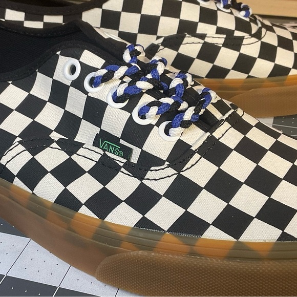 Vans
Brand new
Classics
Checkered
Gum sole - Picture 6 of 11